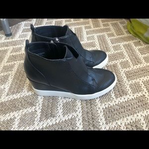 Mia wedge black boots